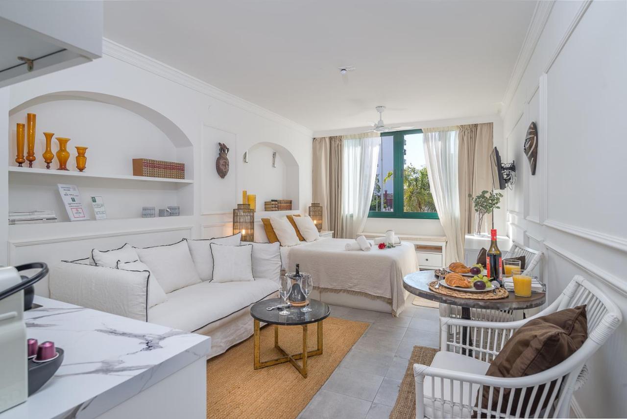 Bianca Chic Studio - Carihuela Beach At 300M Торремолінос Екстер'єр фото
